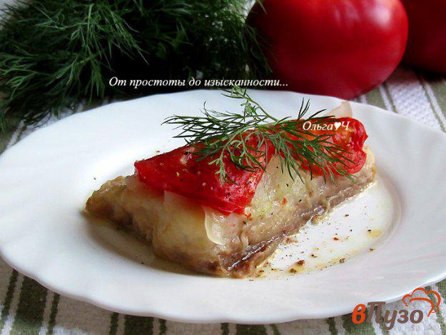 фото рецепта: Пангасиус, запеченный с луком и помидором