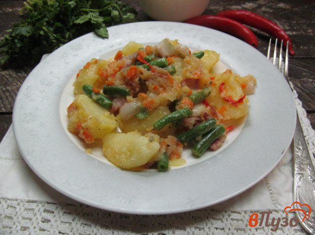 фото рецепта: Картофель с фасолью и беконом под сырной корочкой