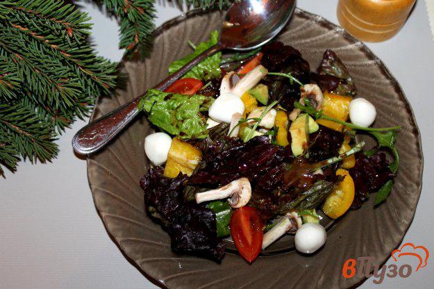 фото рецепта: Салат - фреш из авокадо и свежих шампиньонов
