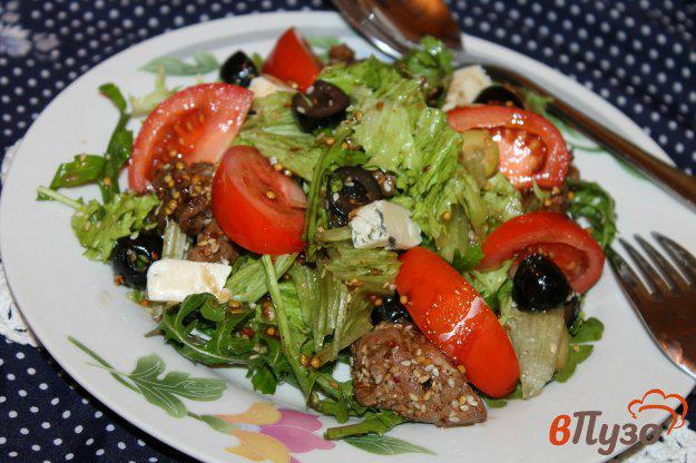фото рецепта: Зеленый салат с сыром, помидорами и грудкой