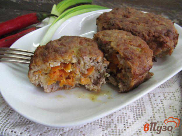 фото рецепта: Зразы из мясного фарша с начинкой из моркови и яйца