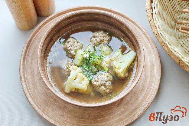 фото рецепта: Суп с цветной капустой и мясными фрикадельками