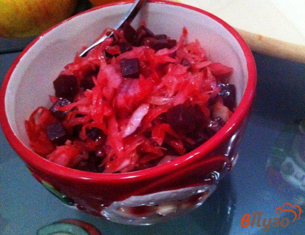 фото рецепта: Салат из квашенной капусты и свеклы