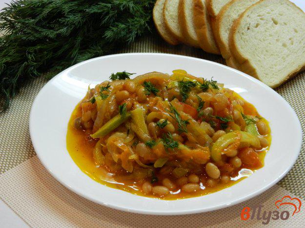 фото рецепта: Фасоль в томатном соусе с кабачком и болгарским перцем