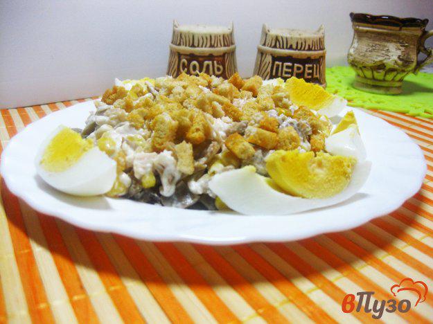 фото рецепта: Салат с курицей кукурузой и грибами