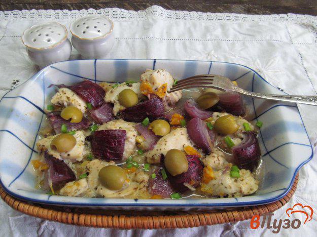 фото рецепта: Куриная грудка с луком и оливками