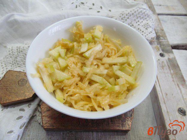 фото рецепта: Яблочный салат с репой