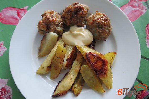 фото рецепта: Запеченный картофель с мясными шариками