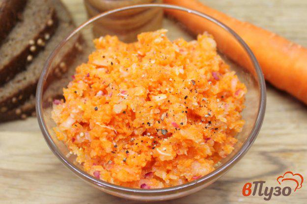 фото рецепта: Салат из моркови и редьки, с хреном и пастернаком
