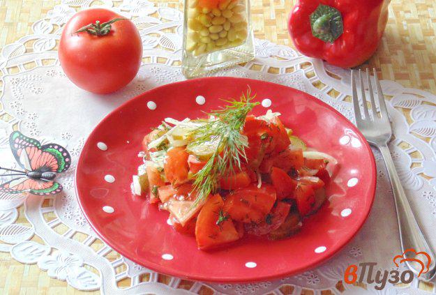 фото рецепта: Салат с помидорами и маринованными огурцами