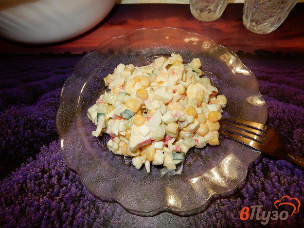 фото рецепта: Салат с крабовыми палочками и сыром