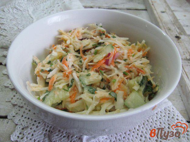 фото рецепта: Капустный салат с огурцом и репой