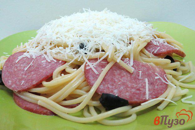фото рецепта: Спагетти с пармезаном и салями