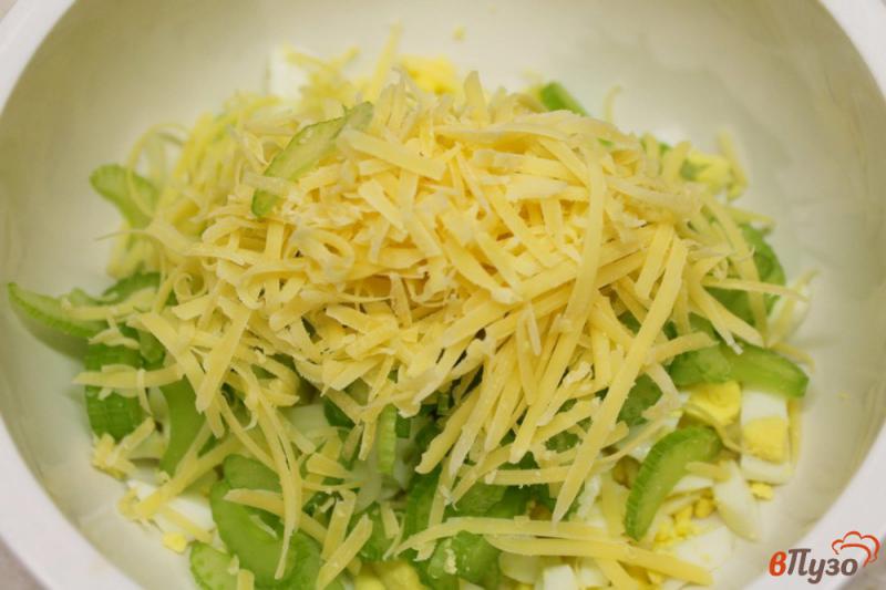 салат с сельдереем и яйцом