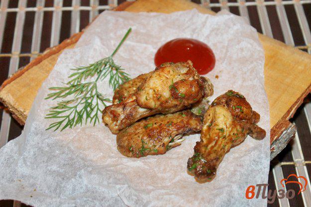 фото рецепта: Куриные крылья фри в соево - медовом маринаде с укропом