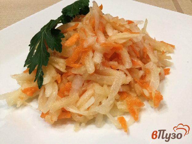 фото рецепта: Морковный салат с яблоком и луком
