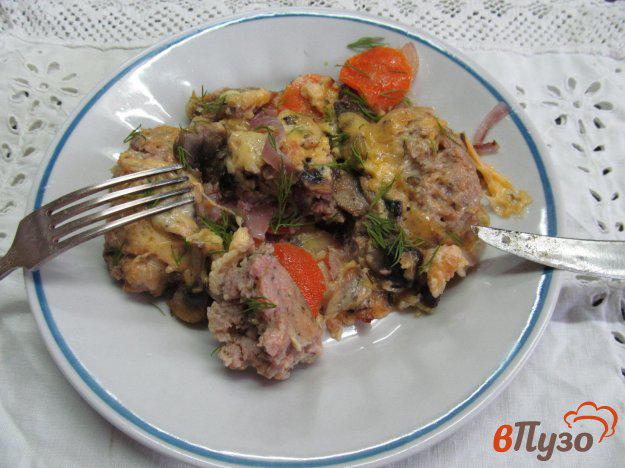 фото рецепта: Мясные колбаски с грибами и сыром в фольге