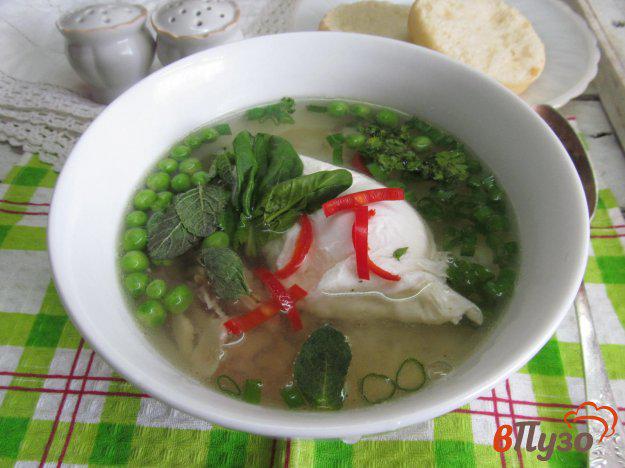 фото рецепта: Куриный суп с рисом и яйцом пашот