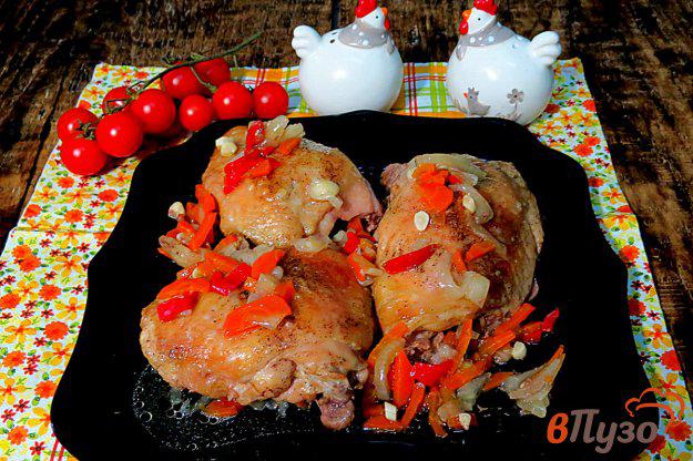 фото рецепта: Куриные бёдра тушёные в духовке