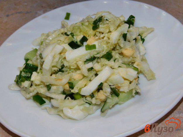 фото рецепта: Салат с пекинской капустой и зеленым луком
