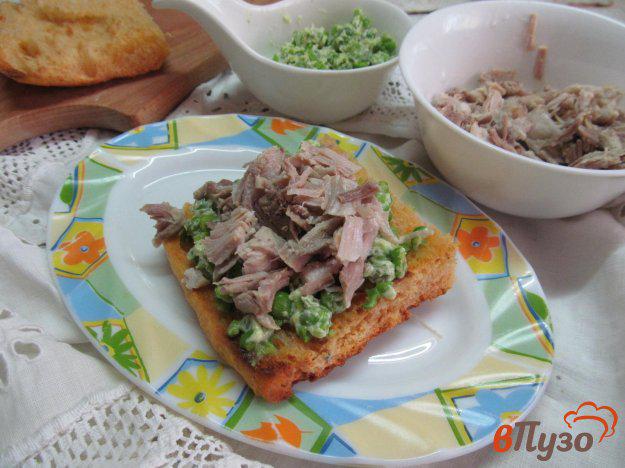 фото рецепта: Сэндвич из свинины с горошком и васаби