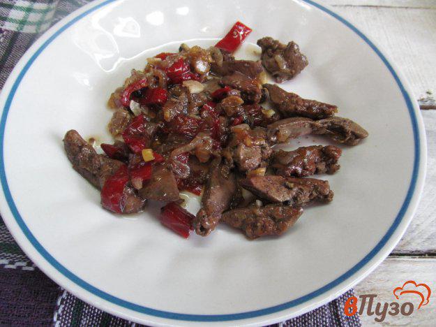 фото рецепта: Куриная печень с болгарским маринованным перцем