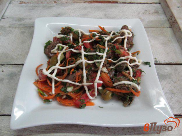 фото рецепта: Салат из куриной печени с помидором и морковью