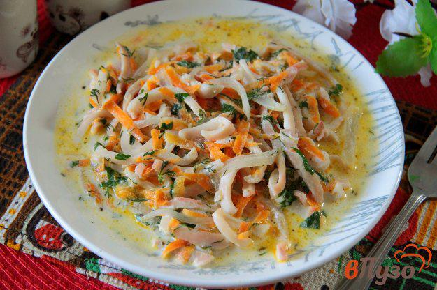фото рецепта: Кальмары с овощами в сметанном соусе в мультиварке