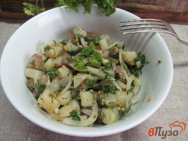 фото рецепта: Картофельный салат с сельдью и каперсами