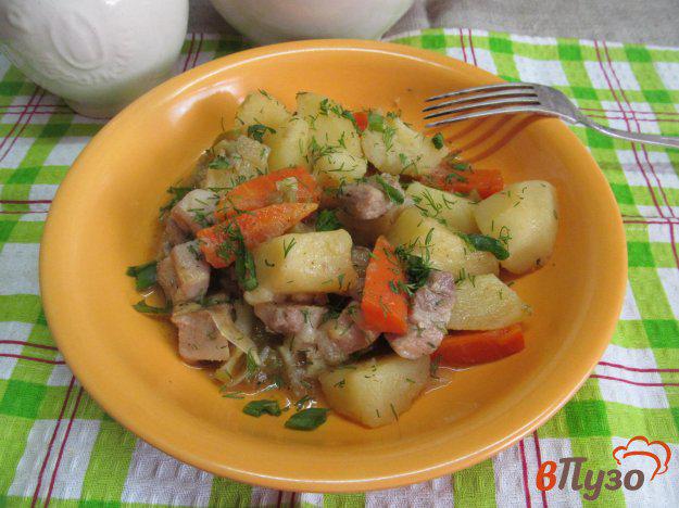 фото рецепта: Тушеный картофель с кабачком и свининой