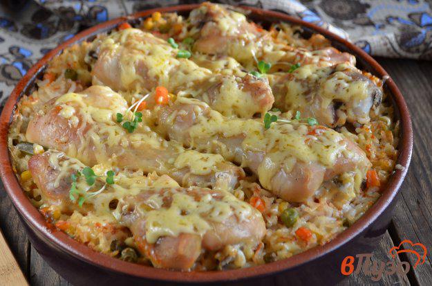 фото рецепта: Куриные ножки, запеченные с рисом и овощами
