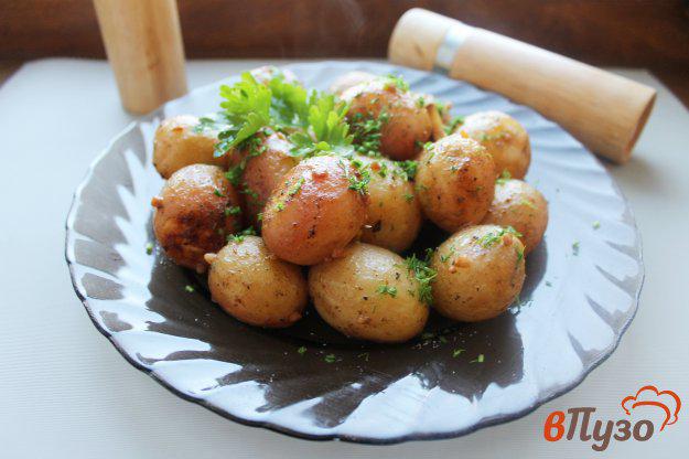 фото рецепта: Молодой картофель запеченный в рукаве со специями и чесноком