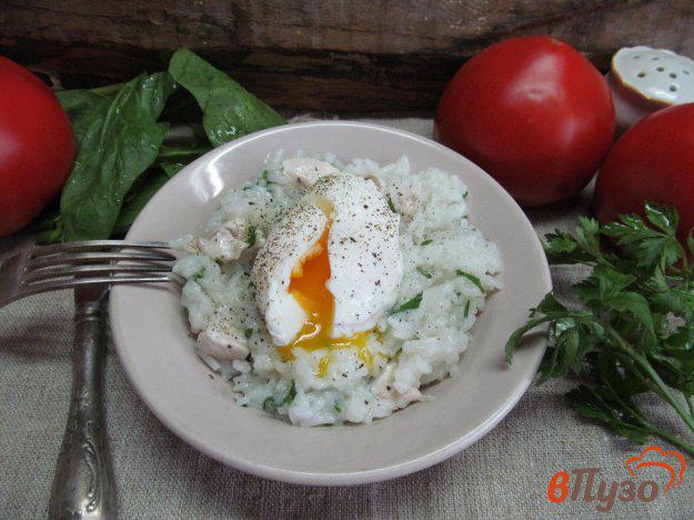 фото рецепта: Рис с куриным филе и яйцом пашот