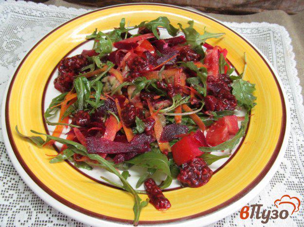 фото рецепта: Овощной салат с ягодной заправкой