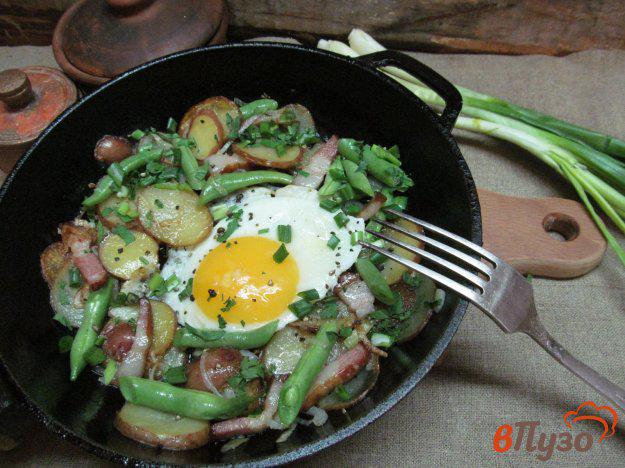 фото рецепта: Деревенский завтрак из молодого картофеля с фасолью и грудинкой