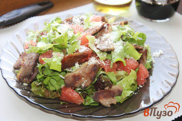 фото рецепта: Салат с мясом и грейпфрутом