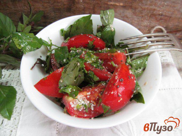 фото рецепта: Томатный салат с отрубями и семенами чиа