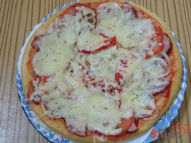 фото рецепта: Пицца из готовых коржей в микроволновке за 3 минуты