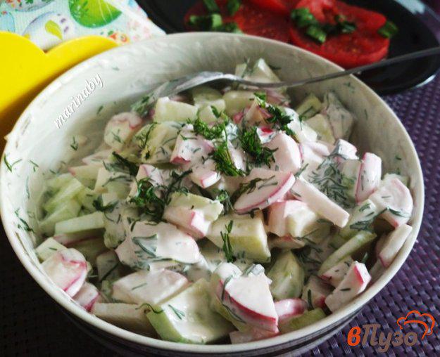 фото рецепта: Салат из редиса с огурцом