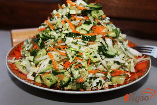 фото рецепта: Салат из пекинской капусты, моркови и огурца