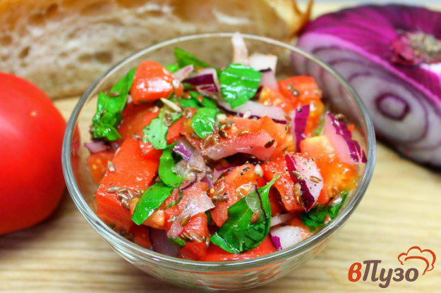 фото рецепта: Салат из помидоров с красным луком и семечками