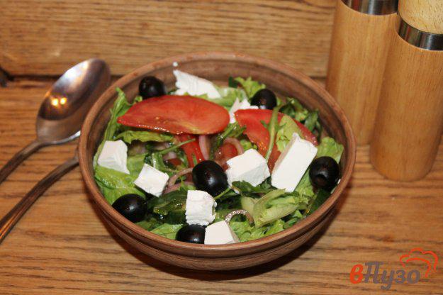 фото рецепта: Овощной салат с рукколой, маслинами и фетой