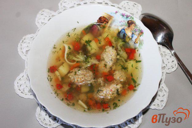 фото рецепта: Суп с брокколи, болгарским перцем и куриными фрикадельками