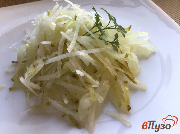 фото рецепта: Салат из соленых огурцов и редьки