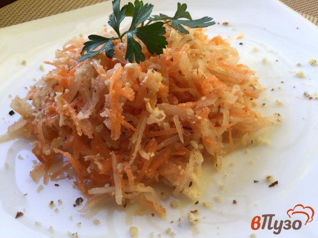 фото рецепта: Овощной салат с морковью, редькой и орехами