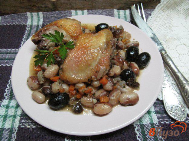 фото рецепта: Куриные бедра с фасолью и изюмом