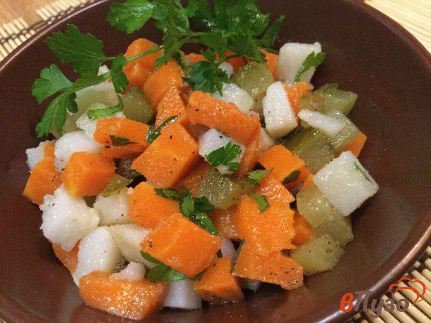 фото рецепта: Салат из моркови, картофеля, квашеных огурцов