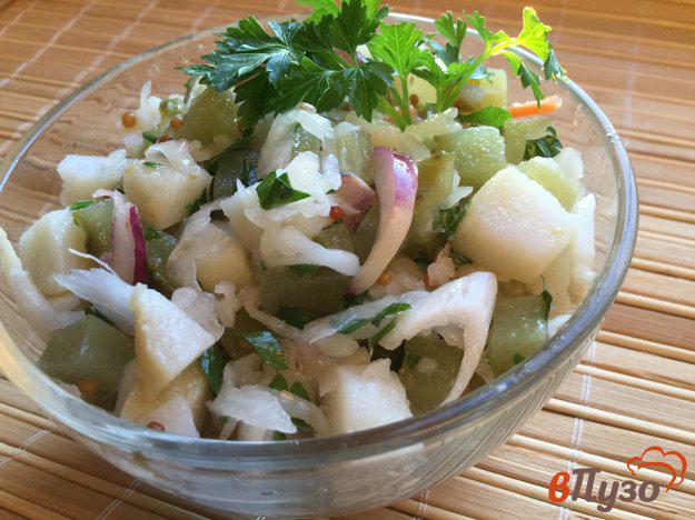 фото рецепта: Картофельный салат с квашеной капустой и соленым огурцом