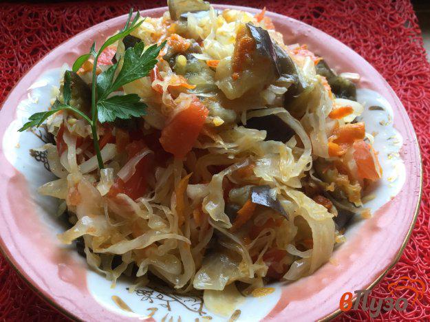 фото рецепта: Капуста с баклажанами, морковью и помидорами, тушеная в мультиварке