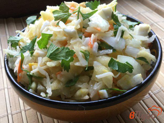 фото рецепта: Салат из сыра, яиц и квашеной капусты